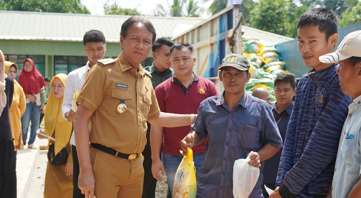 Operasi Pasar, Warga Bisa Tebus Murah Beras dan Minyak Rp 65.000 