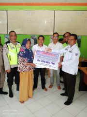 Kapolsek Belitang II Bersama Jajaran Lakukan Pengamanan Penyerahan BLT DD APBN