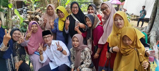 Warga Desa Srikaton Komitmen Dukung Pasangan Kyai Fery-Mas Herly Untuk Jadi Bupati OKU Timur