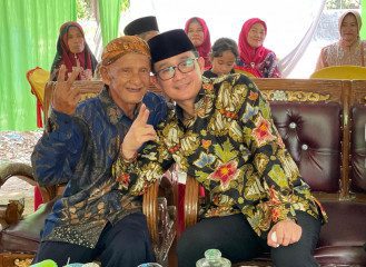 Tokoh Desa Banumas Mbah Suyadi: Sosok Fery Antoni Dekat dengan Mayarakat, Layak Didukung Menjadi Bupati OKU Timur