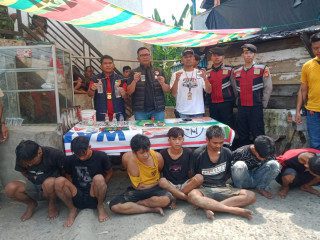 Dukung Program 100 Hari Presiden, Tim Gabungan Polrestabes Palembang dan Polda Sumsel Gerebek Lokasi Peredaran Narkoba 