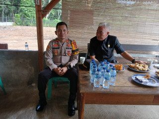 Jelang Pilkada Kapolsek BP Peliung Lakukan Cooling System Dengan Tokoh Masyarakat Herman Kuncir