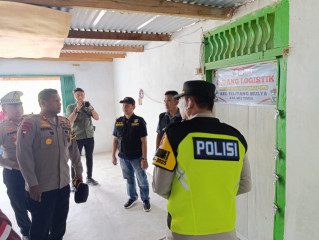 Kapolres OKU Timur Cek Gudang Logistik Pilkada 2024 di Kecamatan Belitang II dan Belitang Mulya