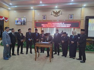 Melalui Rapat Paripurna Ke 4 DPRD OKU Timur Sahkan APBD 2024