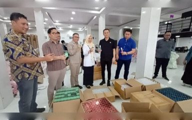 Komisi IV DPRD Palembang Sidak Gudang Daviena Skincare