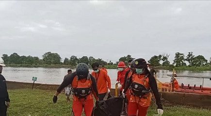 Hari Ketiga Pencarian, Korban Tenggelam Dalam Kecelakaan Perahu Getek Ditemukan Tim SAR Gabungan