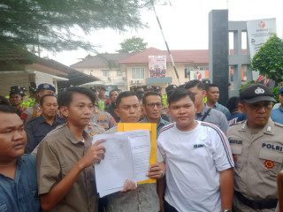 Terindikasi Melakukan Kecurangan, Ratusan Massa Tuntut Diskualifikasi Paslon Gubernur Sumsel No 01
