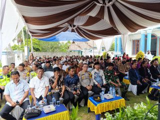 Kapolsek Belitang II Dengan Personil Lakukan Pengamanan Perayaan Natal di Gereja GKSBS Desa Karang Manik