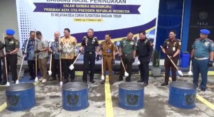 Bea Cukai Musnahkan Barang Hasil Penindakan di Boom Baru Palembang