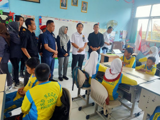 Dukung Program Presiden, Organisasi Garda Prabowo DKD Sumsel Membagikan Makanan Bergizi Gratis di SDN 180 Palembang