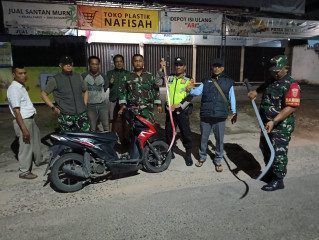 Kompak, Kodim 0418/Palembang Bersama RT dan Warga Patroli Cegah Aksi Tawuran