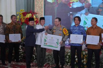 Ungkap Narkotika Jaringan Malaysia, Satres Narkoba Polrestabes Palembang Diganjar Penghargaan Oleh Walikota Palembang