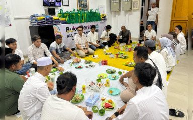 Indosat Jambi Buka Puasa Bersama dan Tebar Paket Sembako bagi Karyawan