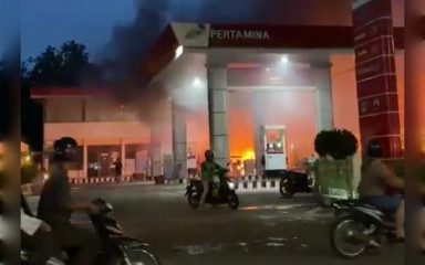 Motor Terbakar di SPBU Plaju Palembang, Warga Panik