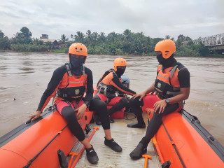 Terjatuh di Sungai Komering, Bocah SD Hilang Terbawa Arus