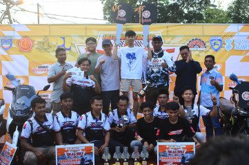 Dragter Dicky Darma Borong Triple Juara Umum di Open Championship Drag Bike Polres OKU Timur 2025
