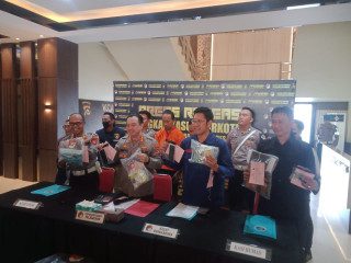 Anggota Sat Lantas Polrestabes Palembang Gagalkan Pengiriman 2 Kg Sabu