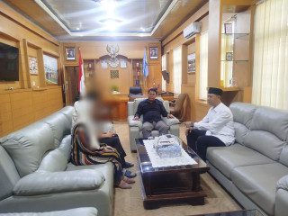 Diduga Menjadi Korban Pelecehan dan Penganiayaan Oleh Oknum Guru SMA Korban Temui Ketua DPRD OKU Timur