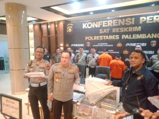 Satlantas Polrestabes Palembang Gagalkan Pengiriman 63.100 Ekor Benih Lobster Jenis Pasir