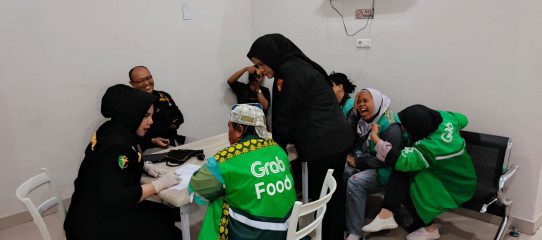 Ratusan Driver Ojol Dapat Pemeriksaan Kesehatan Dan Pengobatan Gratis Oleh Sie Dokkes Polrestabes Palembang