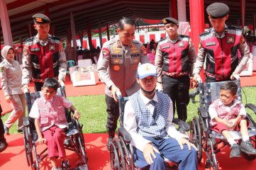 Rangkaian HUT Bhayangkara Ke – 79, Polda Sumsel Berangkatkan 10 Orang Umroh Dari Penggali Kubur Dan Pemandi Jenazah