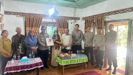 Brigjen M Rudy Syafirudin dan Rombongan Silaturahmi Kepada Keluarga almarhum AKP Lusianto dan Aiptu Petrus Aprianto