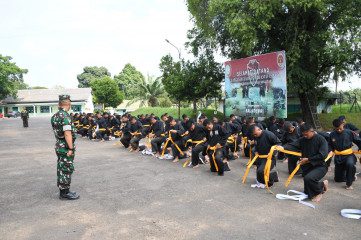 Korem 044/Gapo Kukuhkan Kenaikan Tingkat Pesilat Militer