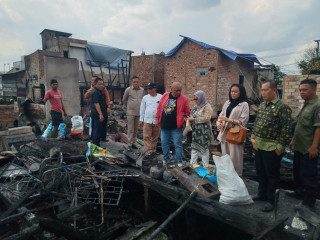 Komisi I DPRD Kota Palembang Turun Langsung Bantu Korban Kebakaran 1 Ulu
