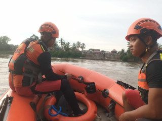 Main Mobil Mobilan Dekat Sungai, Balita Hilang Diduga Tenggelam