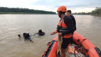 Perahu Getek Ditumpangi Terbalik, Satu Personil Sanggar Tari Belum Ditemukan