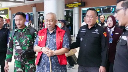 Pemindahan Tersangka PB Mantan Dirjen Perkeretaapian Kemenhub RI Ke Rutan Klas I Palembang