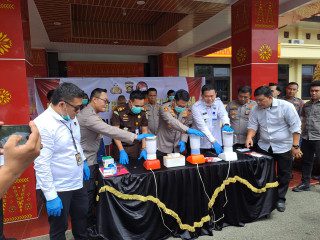 Sat Res Narkoba Polres OKU Timur Musnahkan Barang Bukti Narkotika Jenis Sabu Sekitar Satu Kilogram