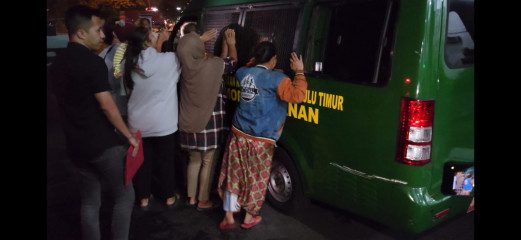 Kerabatnya Jadi Tersangka Kasus Korupsi PMI, Massa Geruduk Kantor Kejari OKU Timur, AC: Aku Idak Makan Duit Korupsi